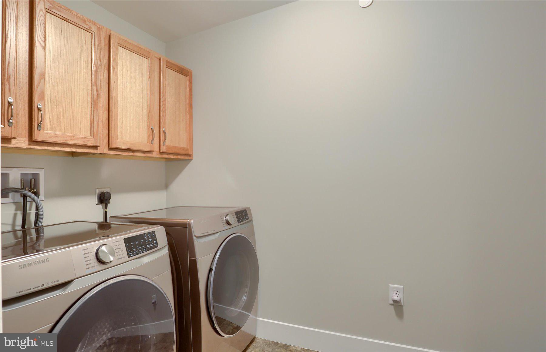 HANBURY COURT AT WINDING HILLS - Residential