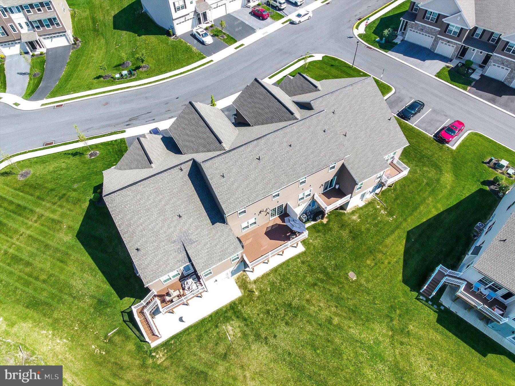 HANBURY COURT AT WINDING HILLS - Residential