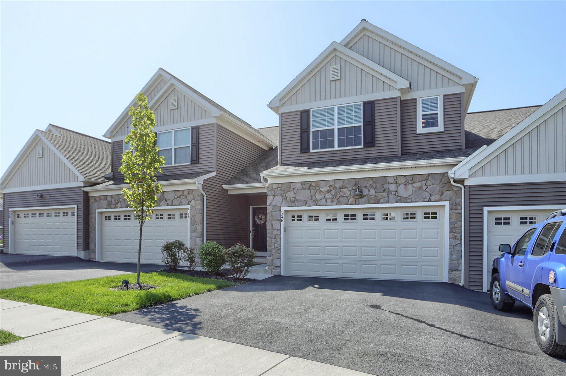 HANBURY COURT AT WINDING HILLS - Residential