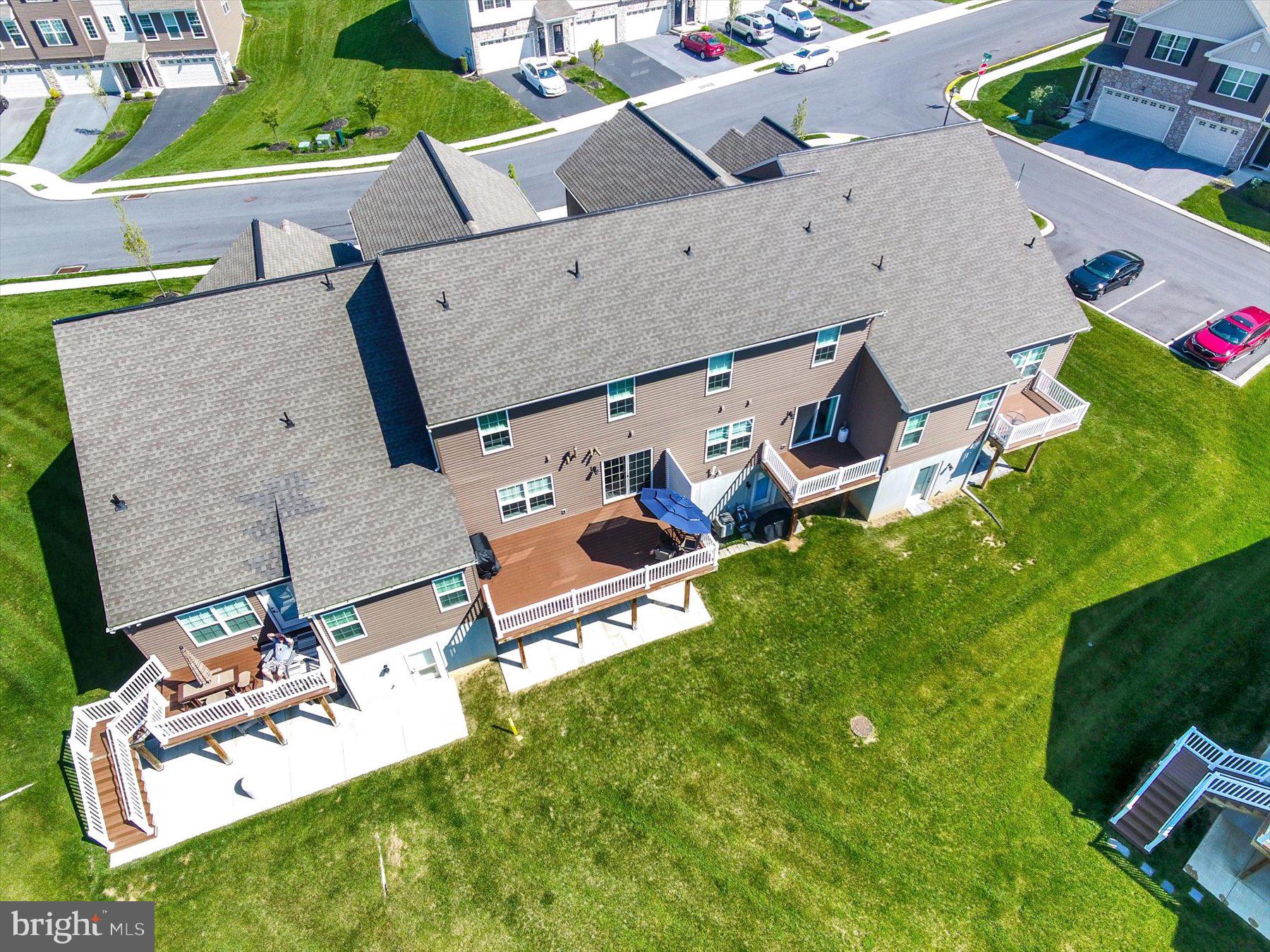 HANBURY COURT AT WINDING HILLS - Residential