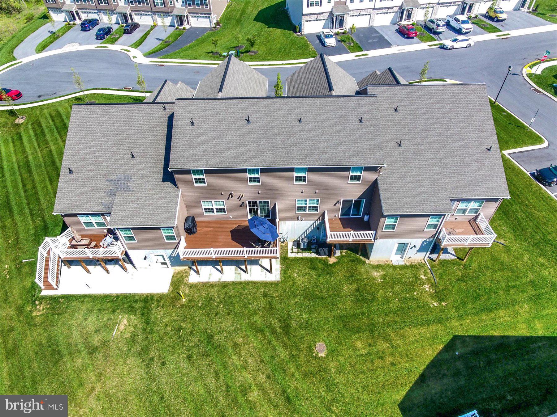 HANBURY COURT AT WINDING HILLS - Residential