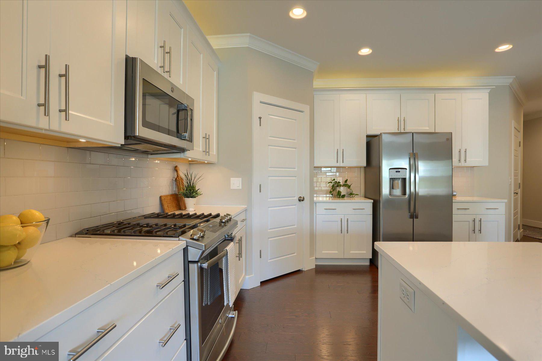 HANBURY COURT AT WINDING HILLS - Residential