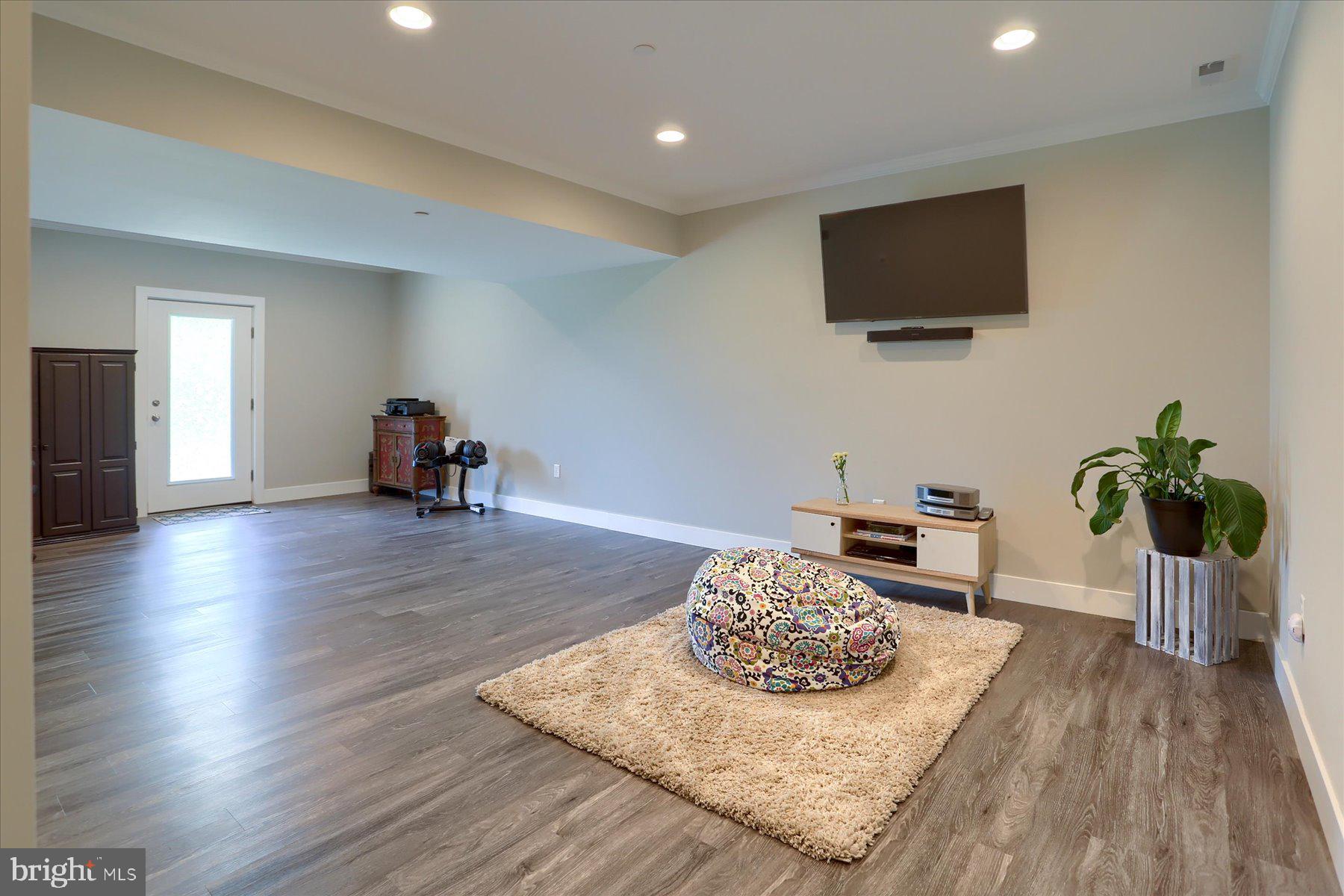 HANBURY COURT AT WINDING HILLS - Residential