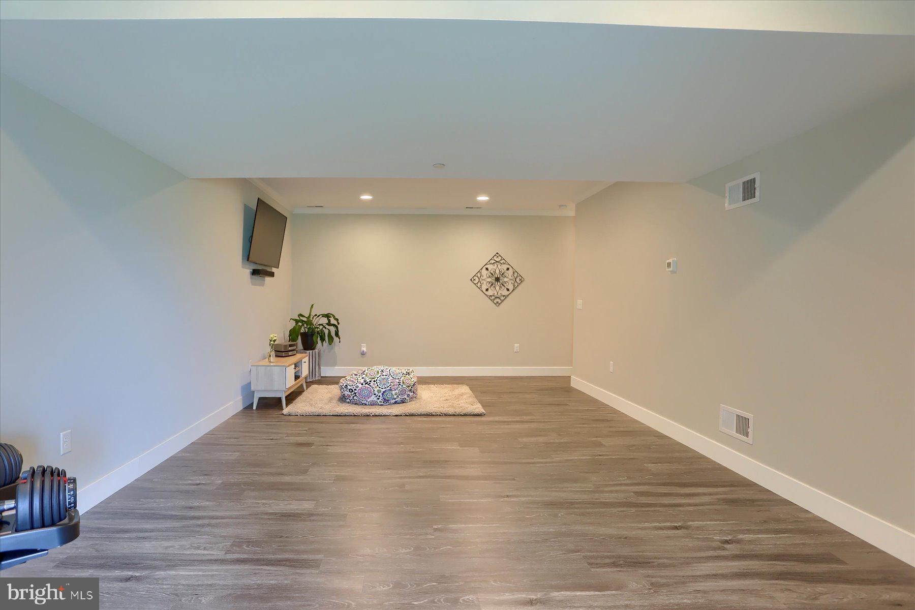 HANBURY COURT AT WINDING HILLS - Residential