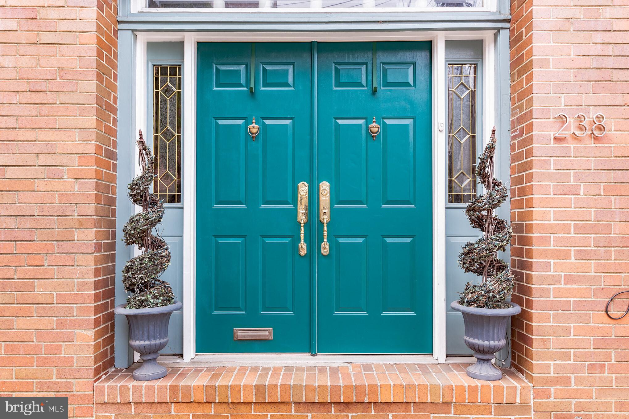 QUEEN VILLAGE - Residential