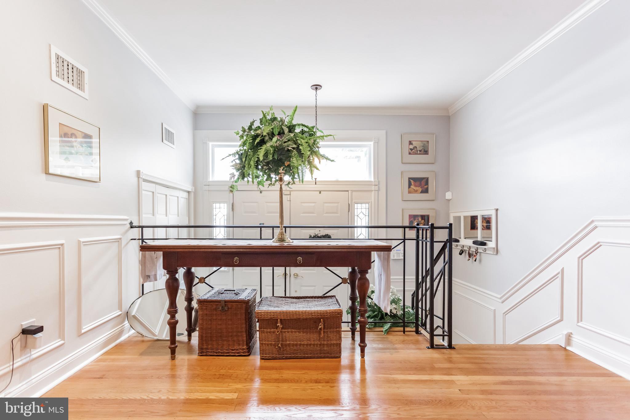 QUEEN VILLAGE - Residential