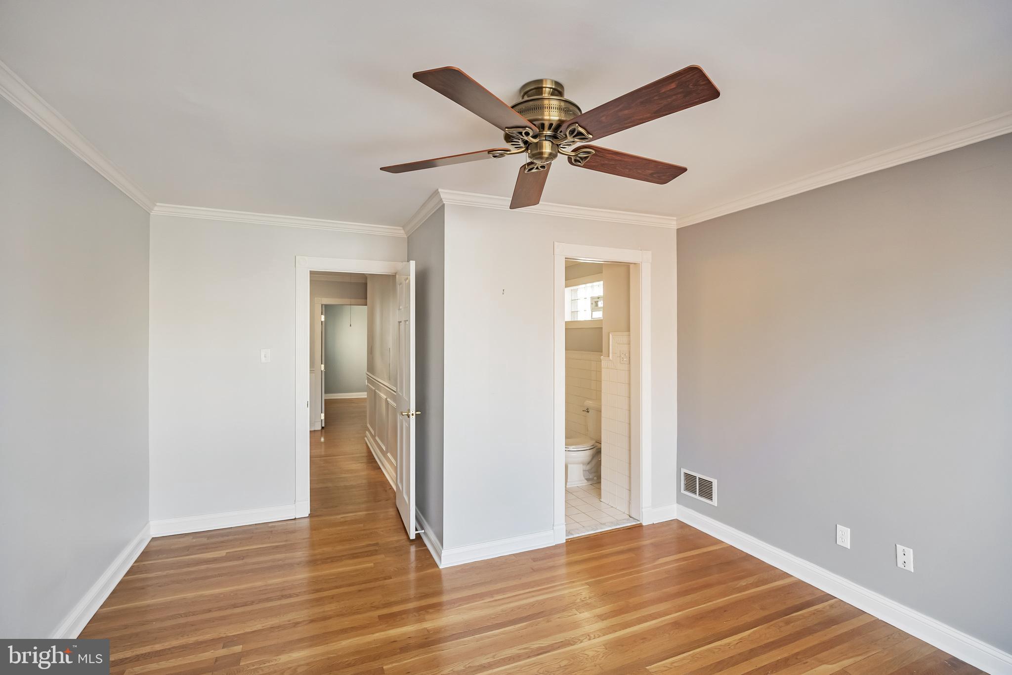 QUEEN VILLAGE - Residential