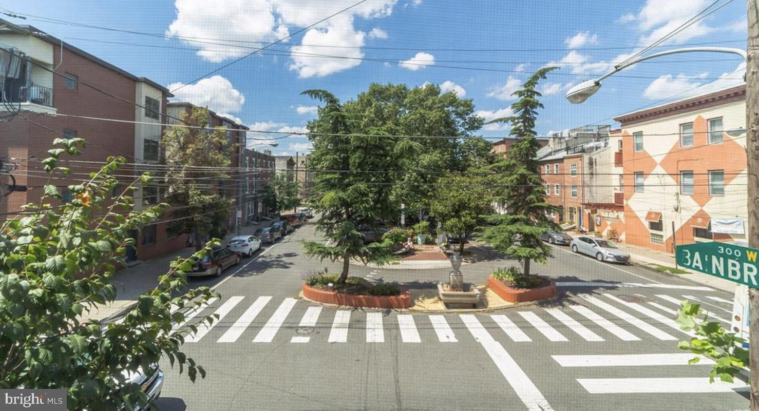 QUEEN VILLAGE - Residential