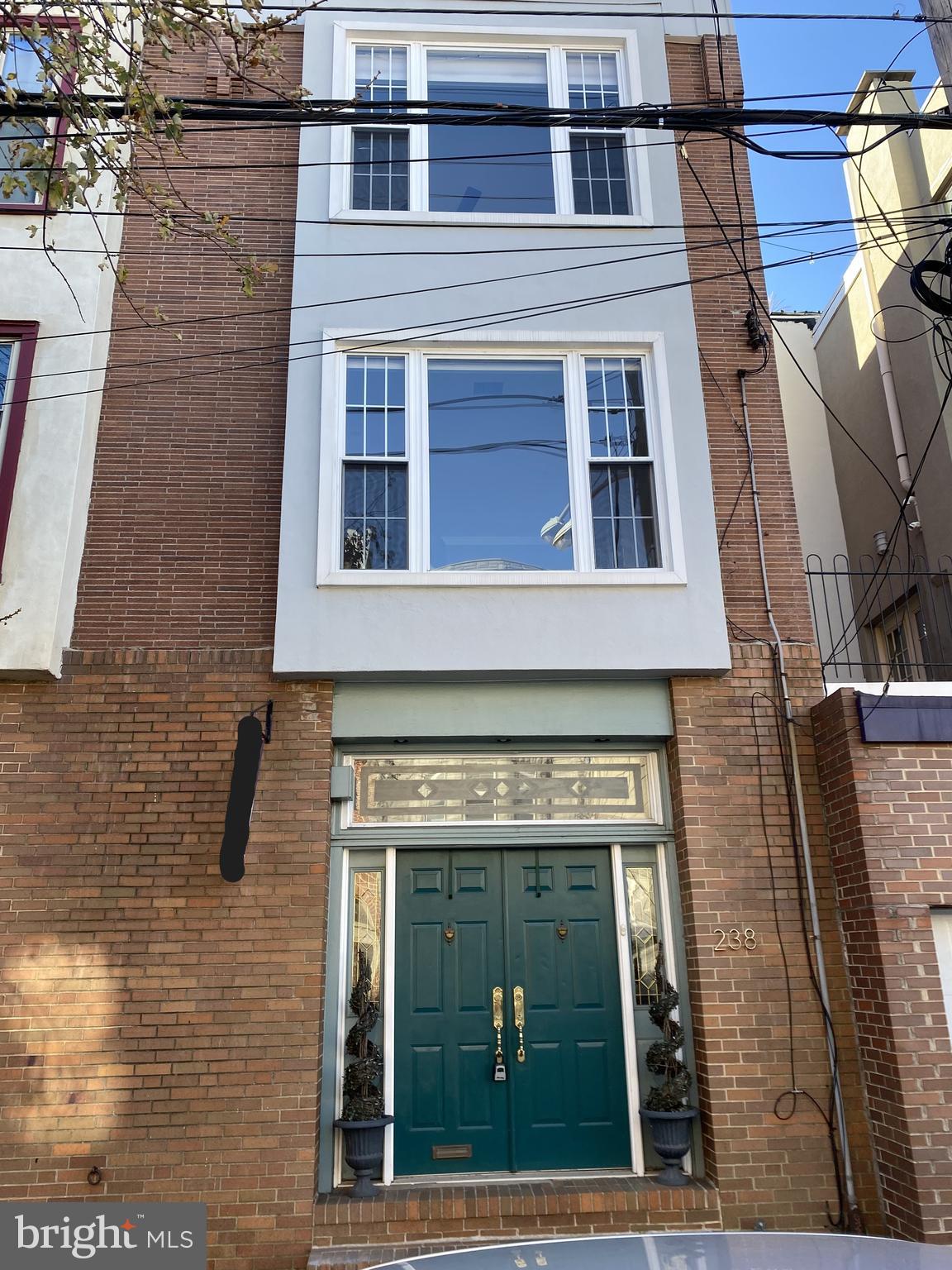 QUEEN VILLAGE - Residential