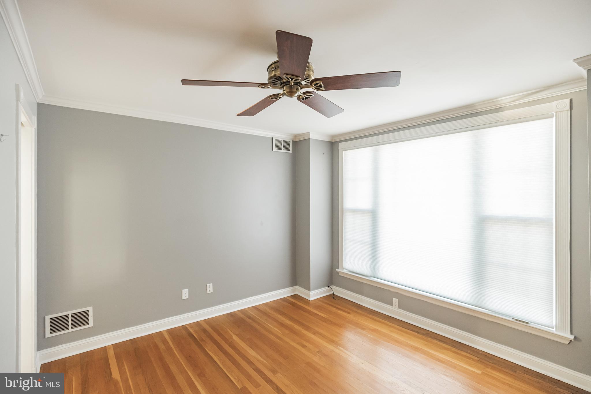 QUEEN VILLAGE - Residential