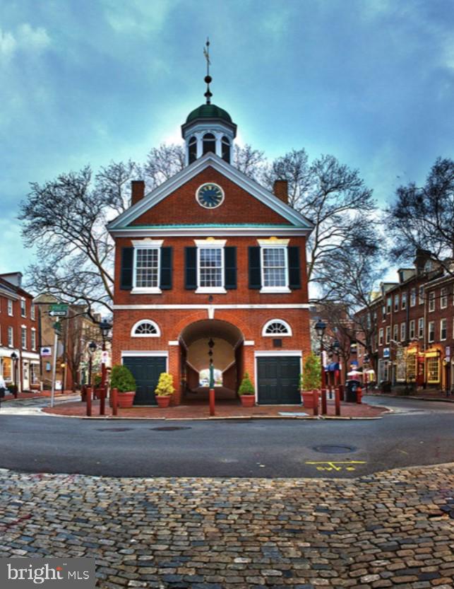QUEEN VILLAGE - Residential