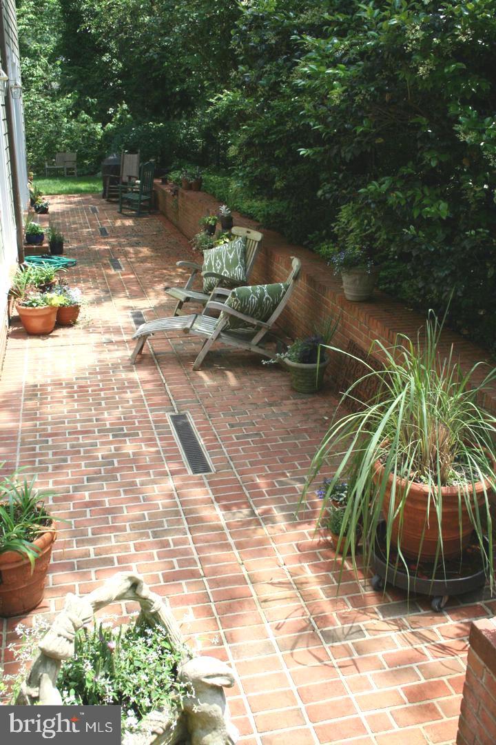 BRADLEY WOODS - Residential Lease