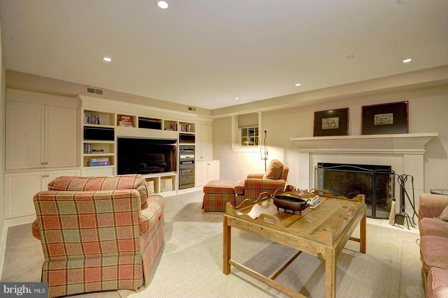 SPRING VALLEY - Residential