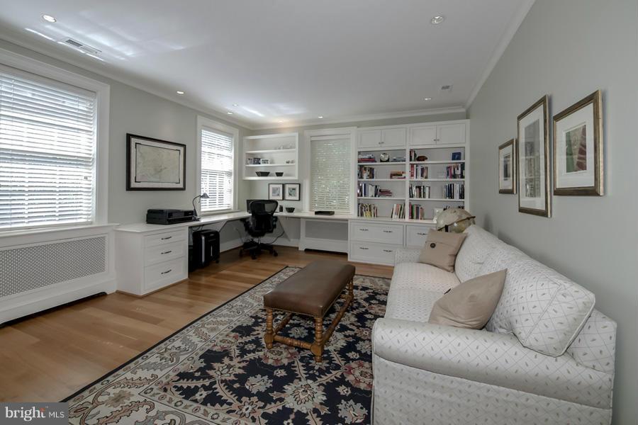SPRING VALLEY - Residential