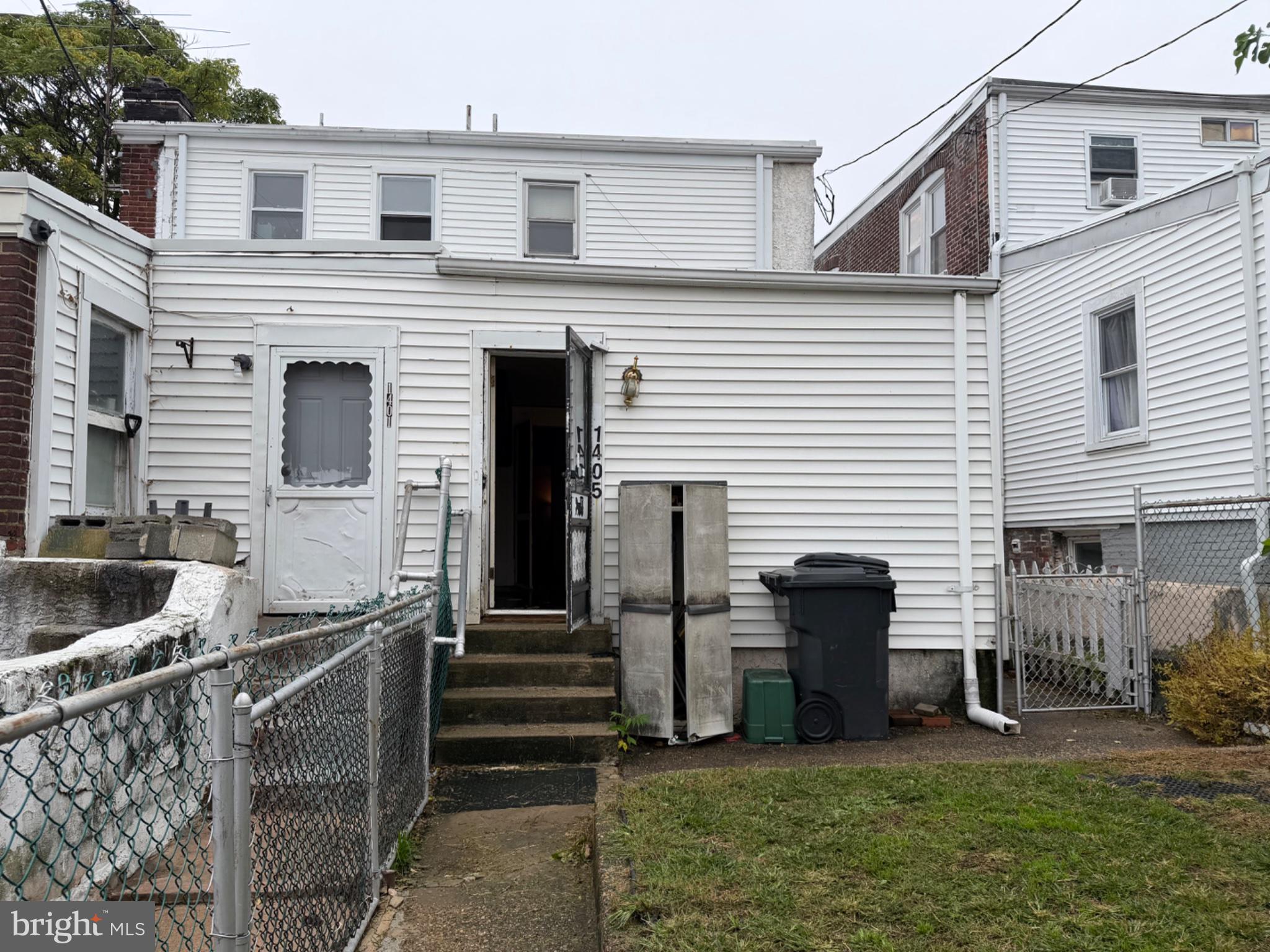 1405 HEWES AVENUE