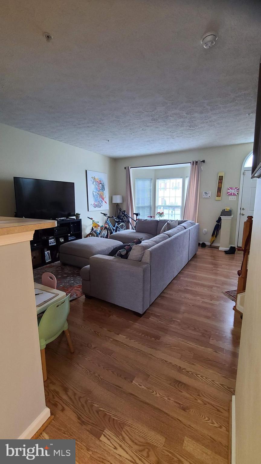 CONSTANT FRIENDSHIP - Residential Lease