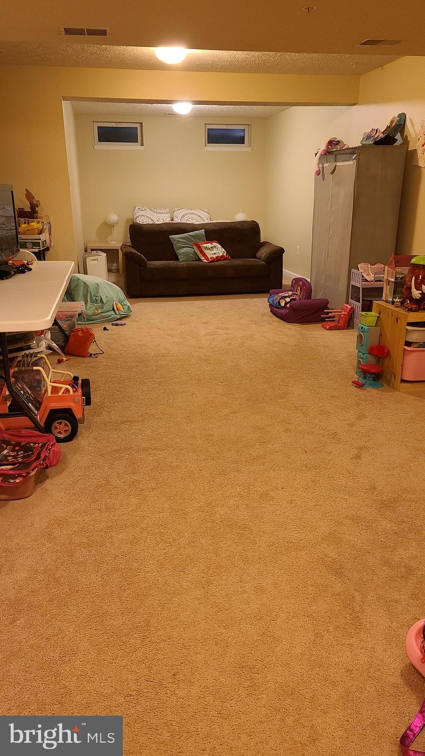 CONSTANT FRIENDSHIP - Residential Lease