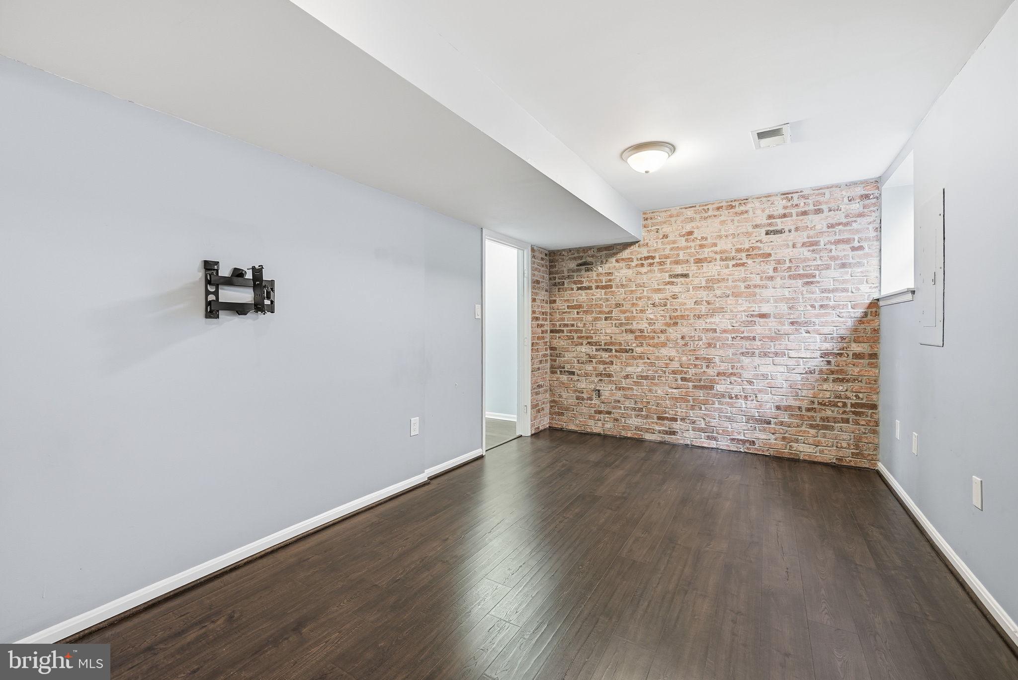 MONTCLAIR - Residential