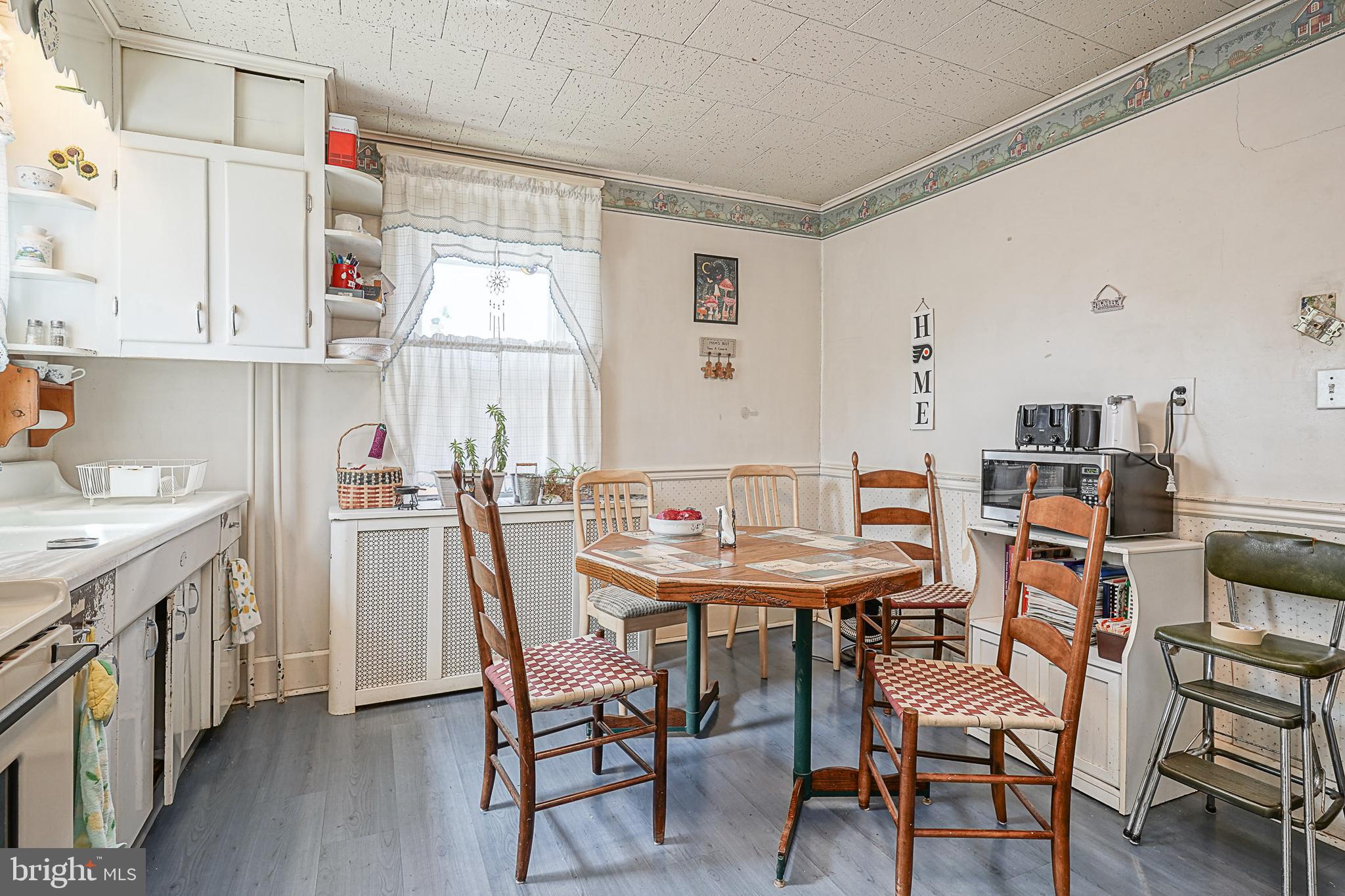 CLIFTON HEIGHTS - Residential