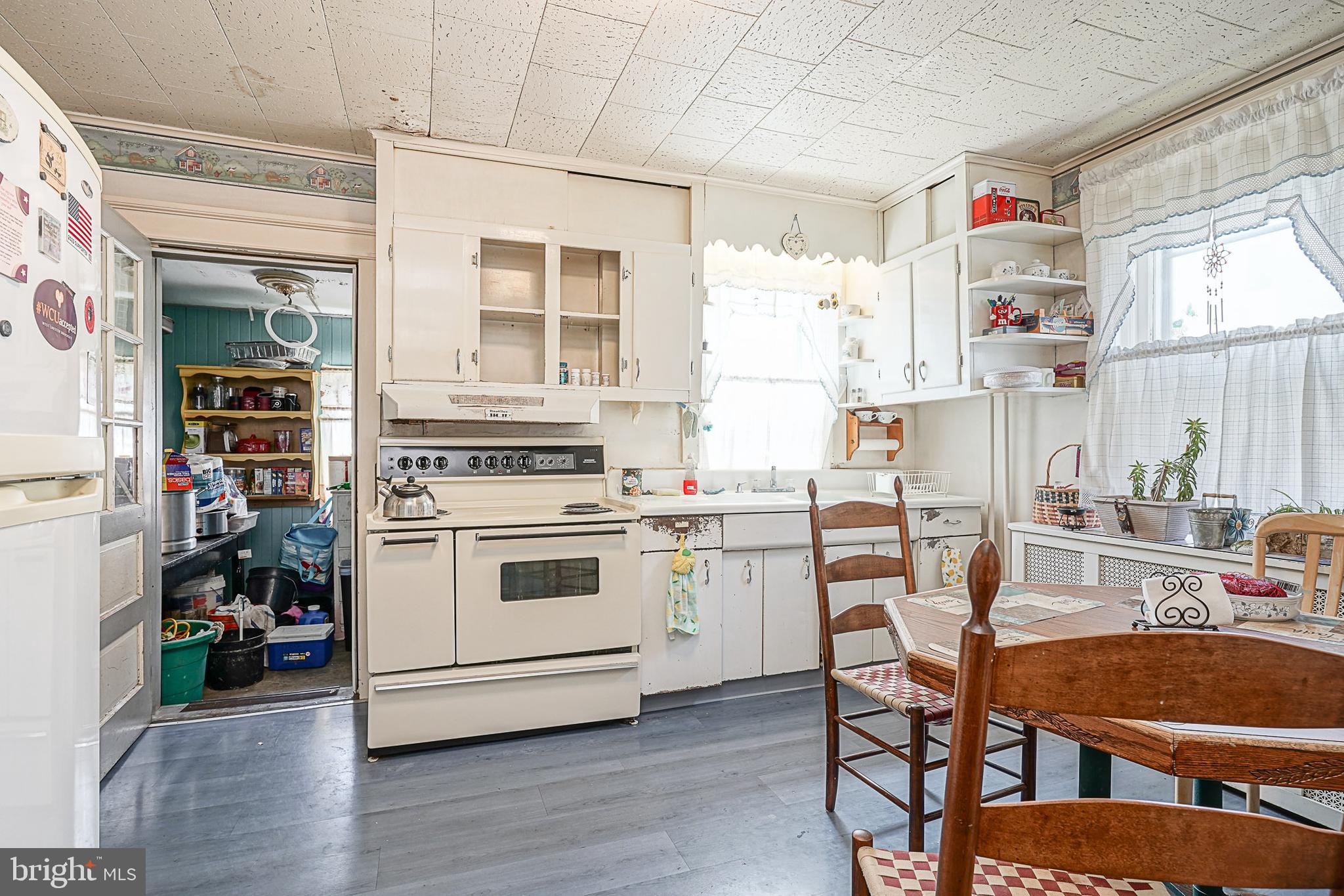 CLIFTON HEIGHTS - Residential