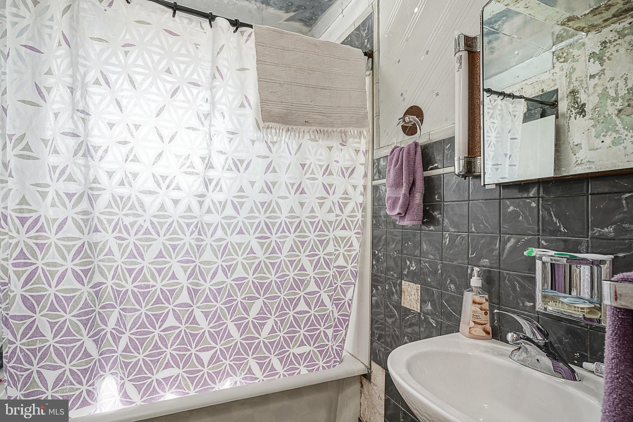 CLIFTON HEIGHTS - Residential