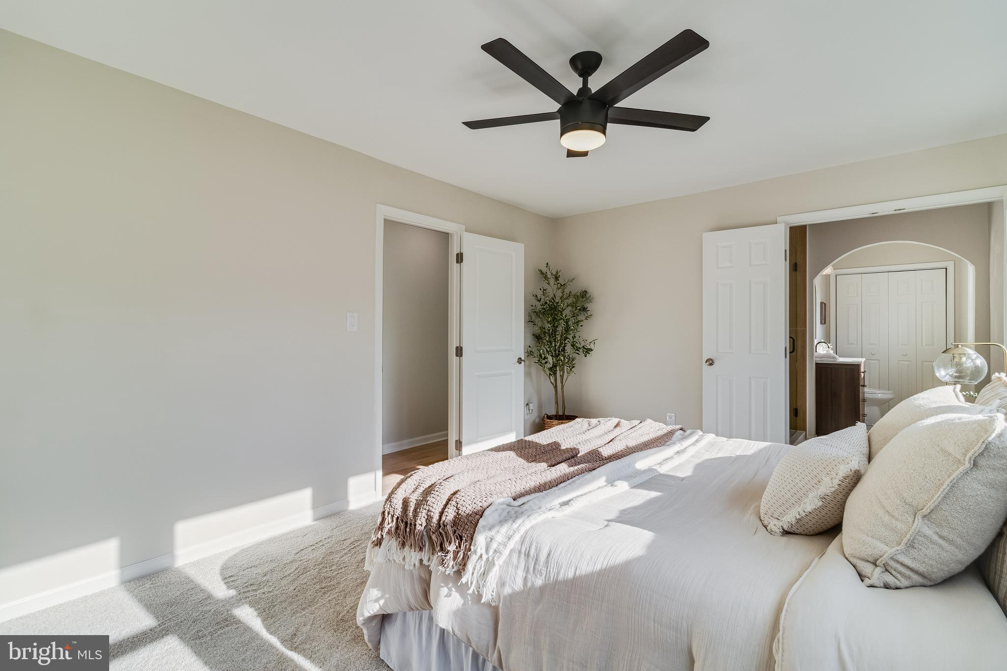 GOLDEN BEACH - Residential