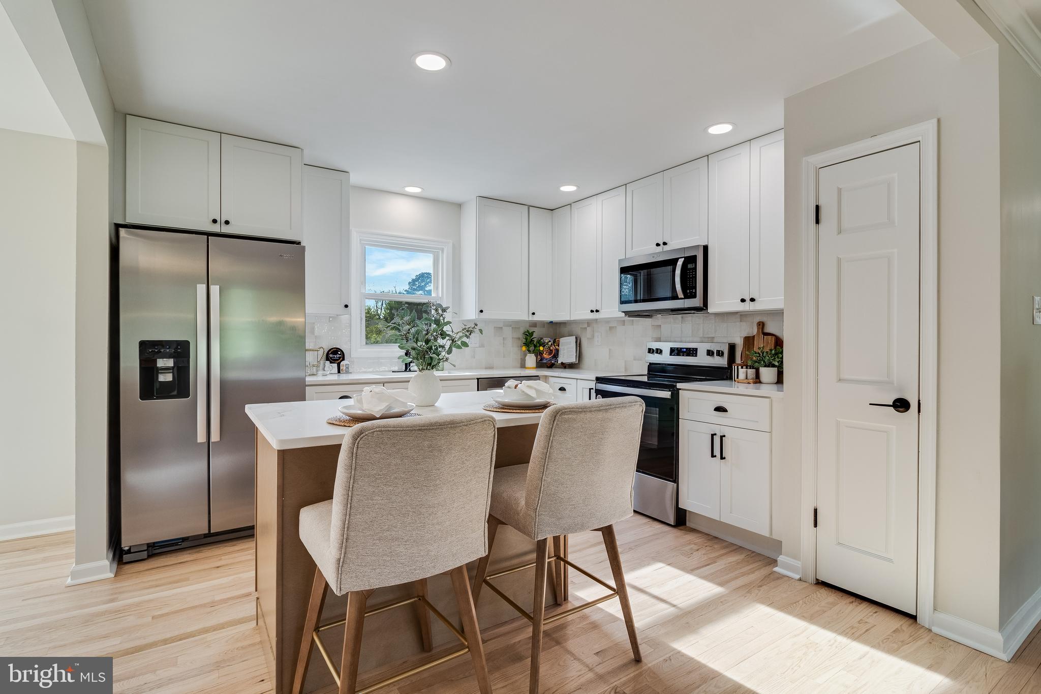 GOLDEN BEACH - Residential