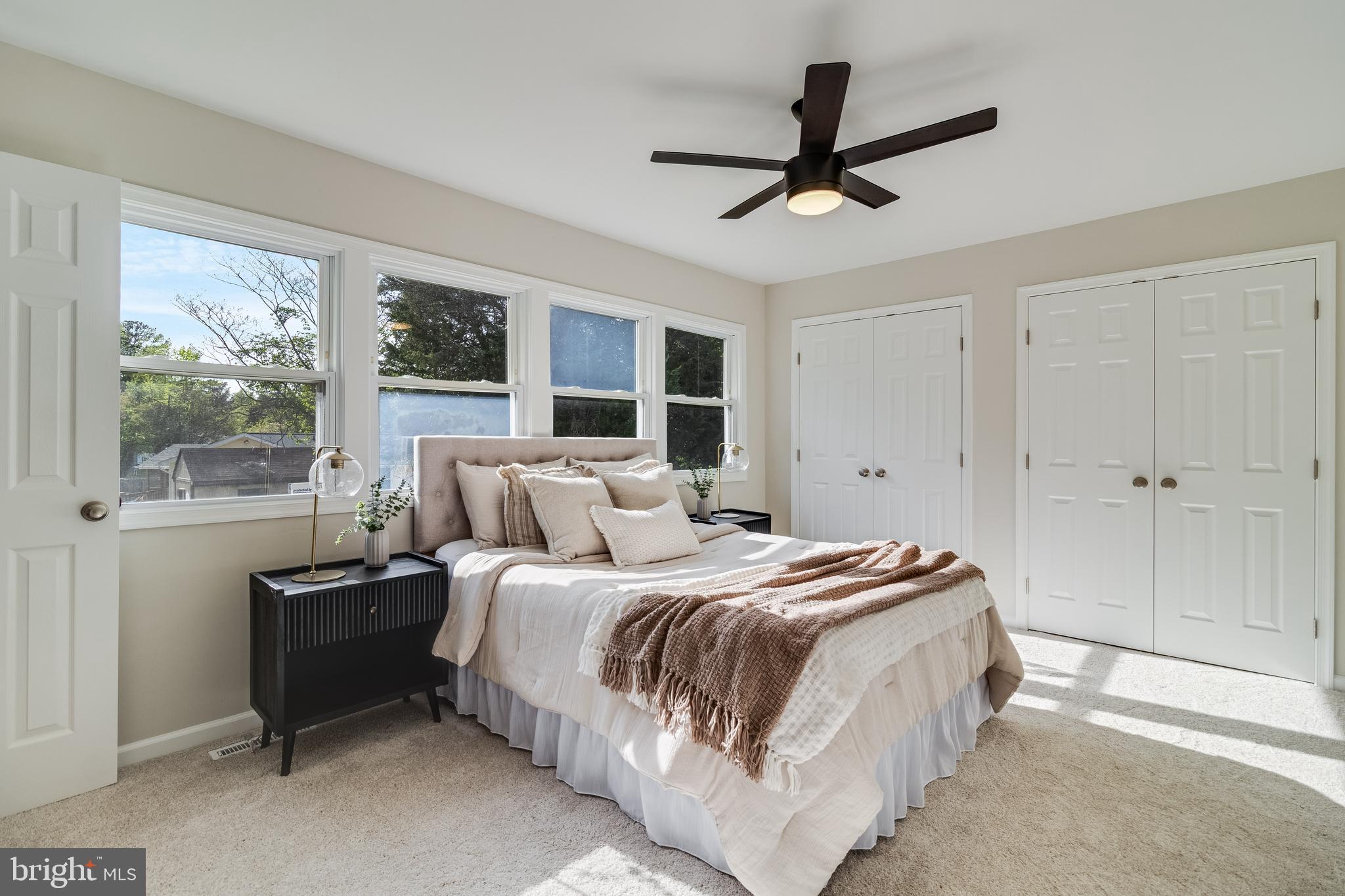 GOLDEN BEACH - Residential