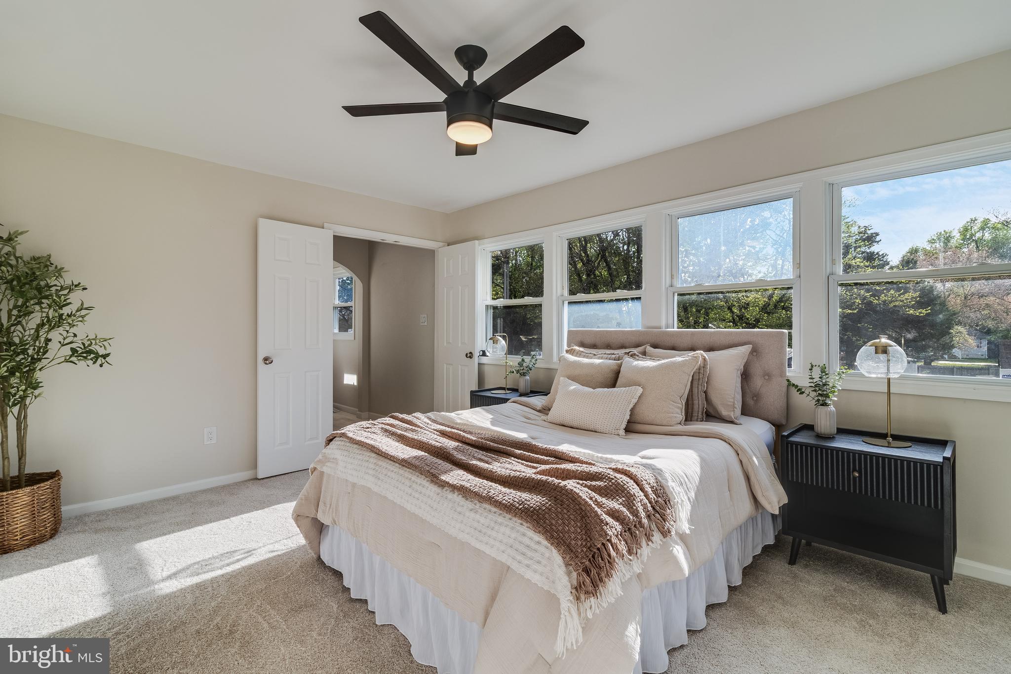 GOLDEN BEACH - Residential