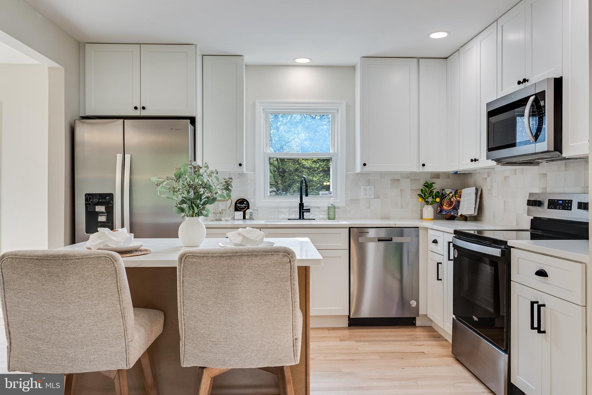 GOLDEN BEACH - Residential