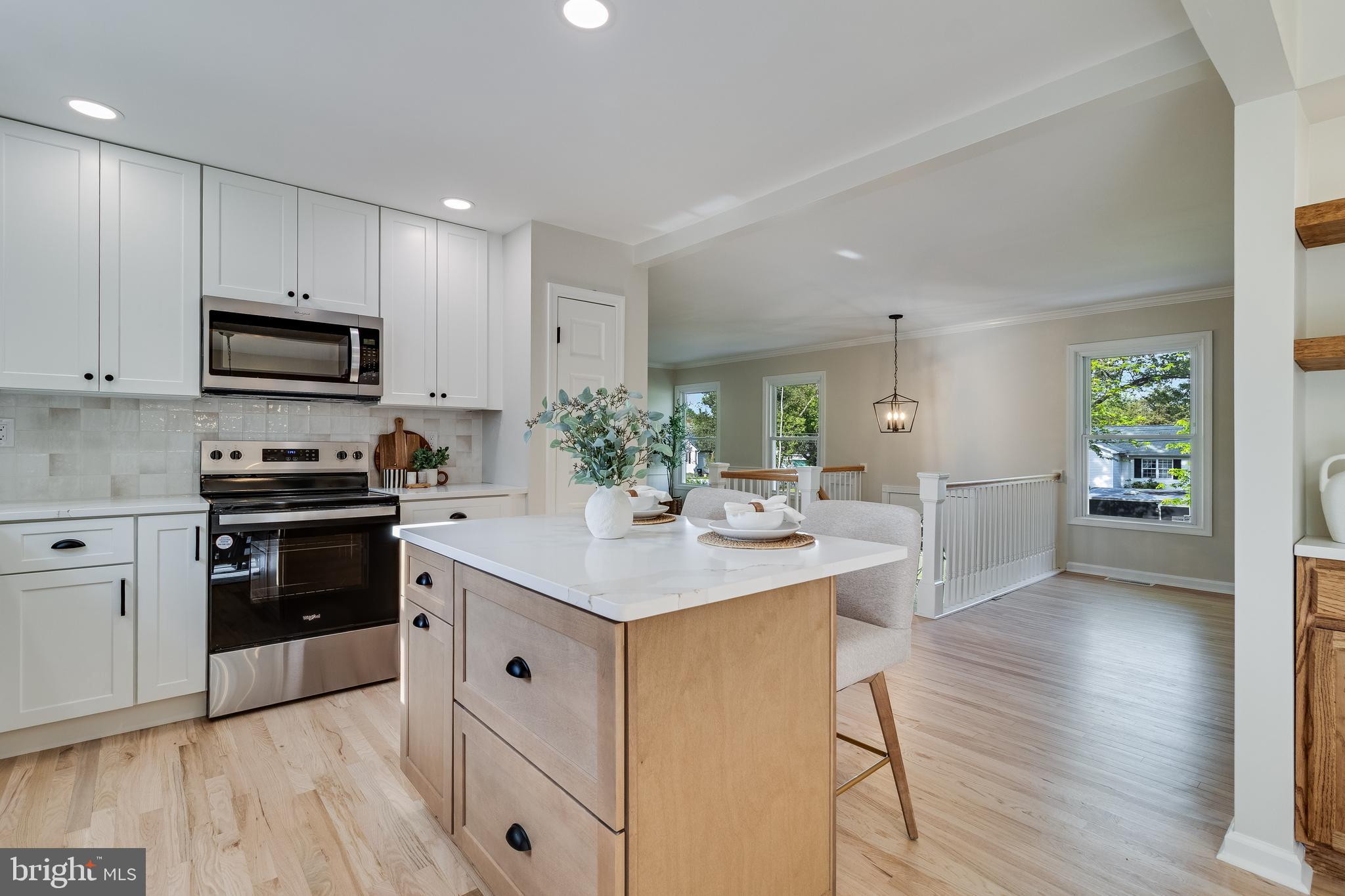 GOLDEN BEACH - Residential