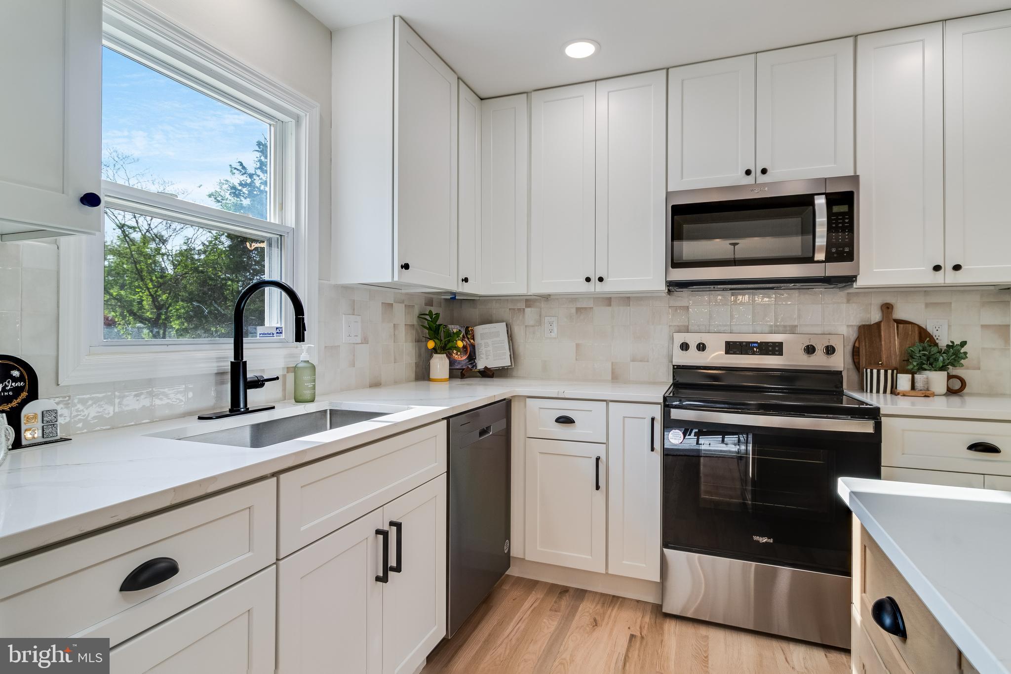 GOLDEN BEACH - Residential