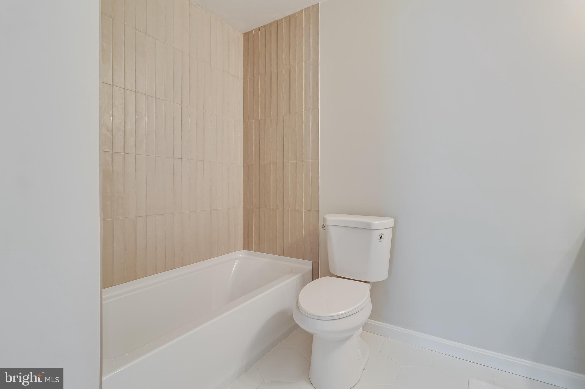 GOLDEN BEACH - Residential