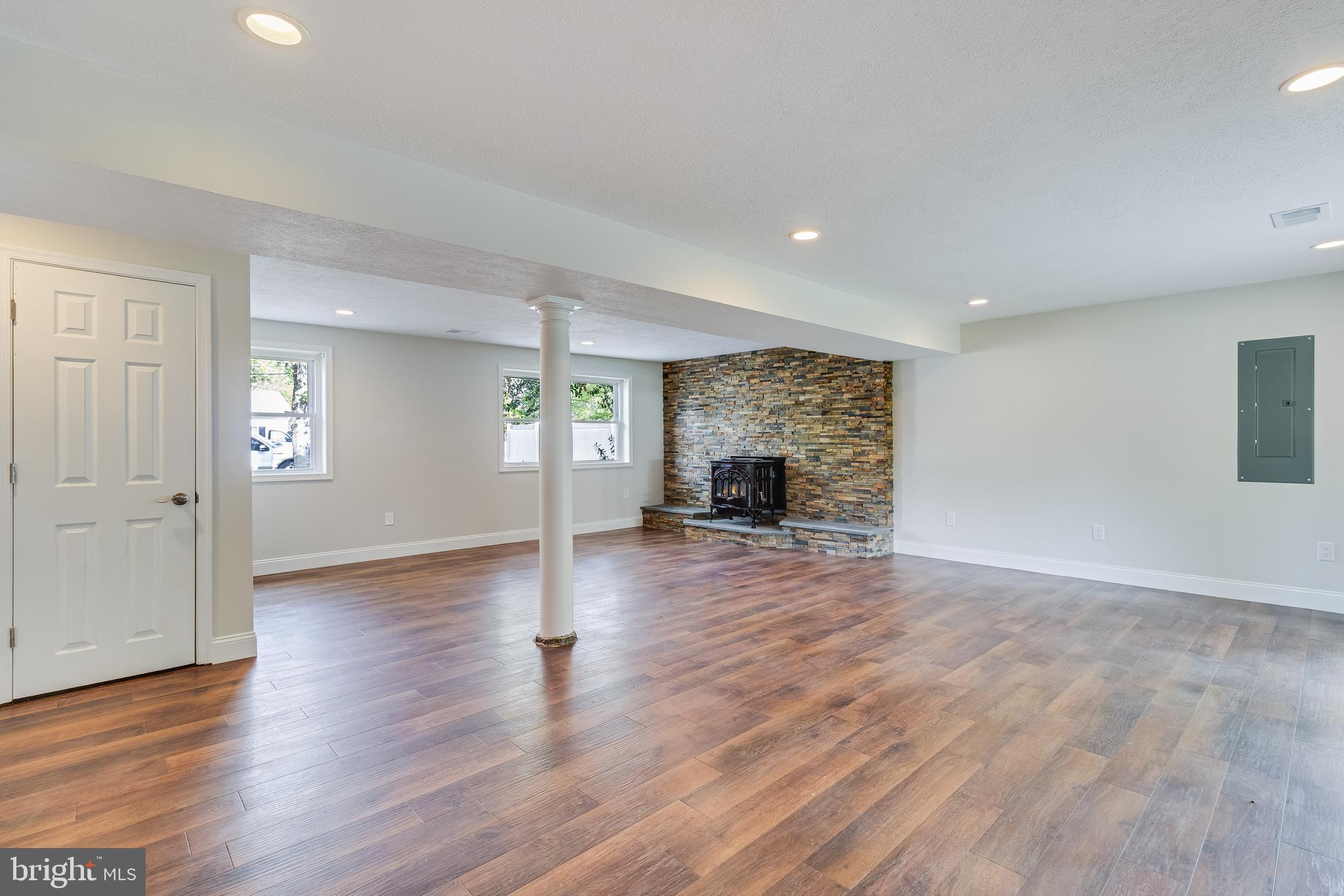 GOLDEN BEACH - Residential