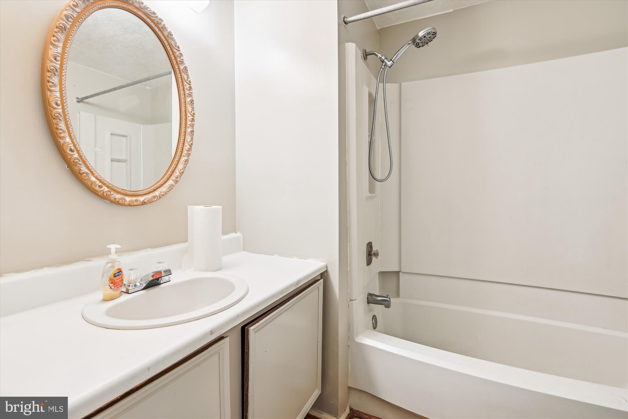 SHANNON SQUARE - Residential