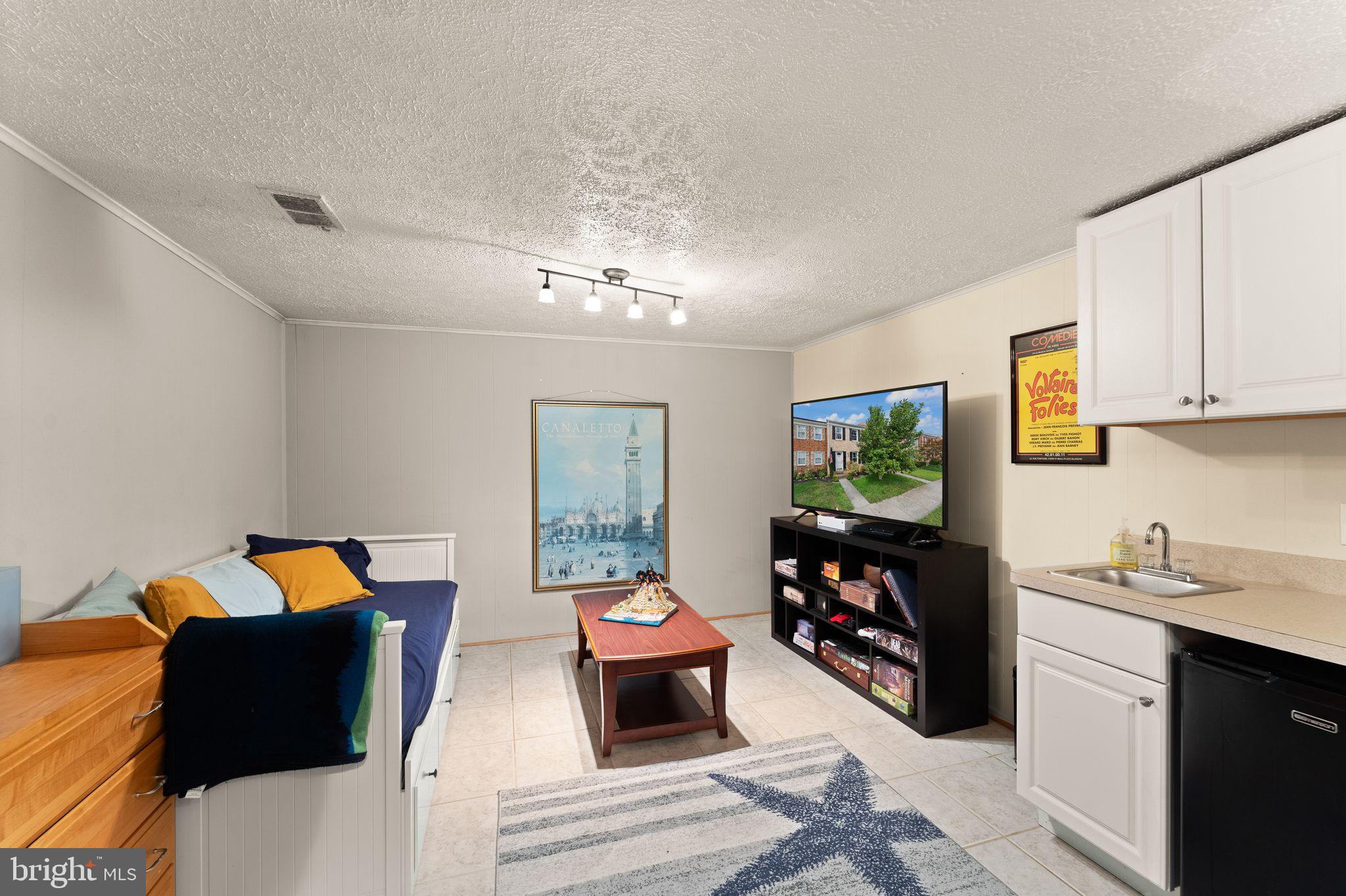 NEWINGTON STATION - Residential