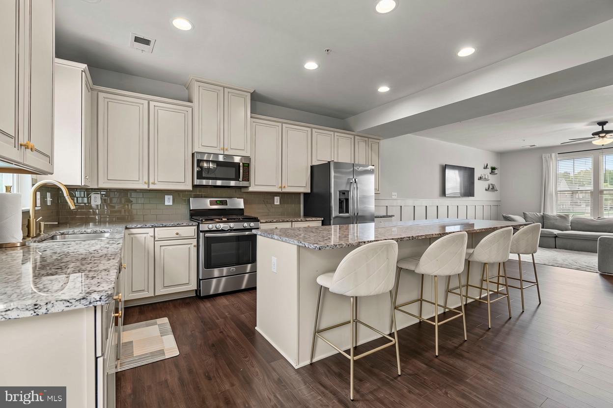 8284 HICKORY HOLLOW DRIVE