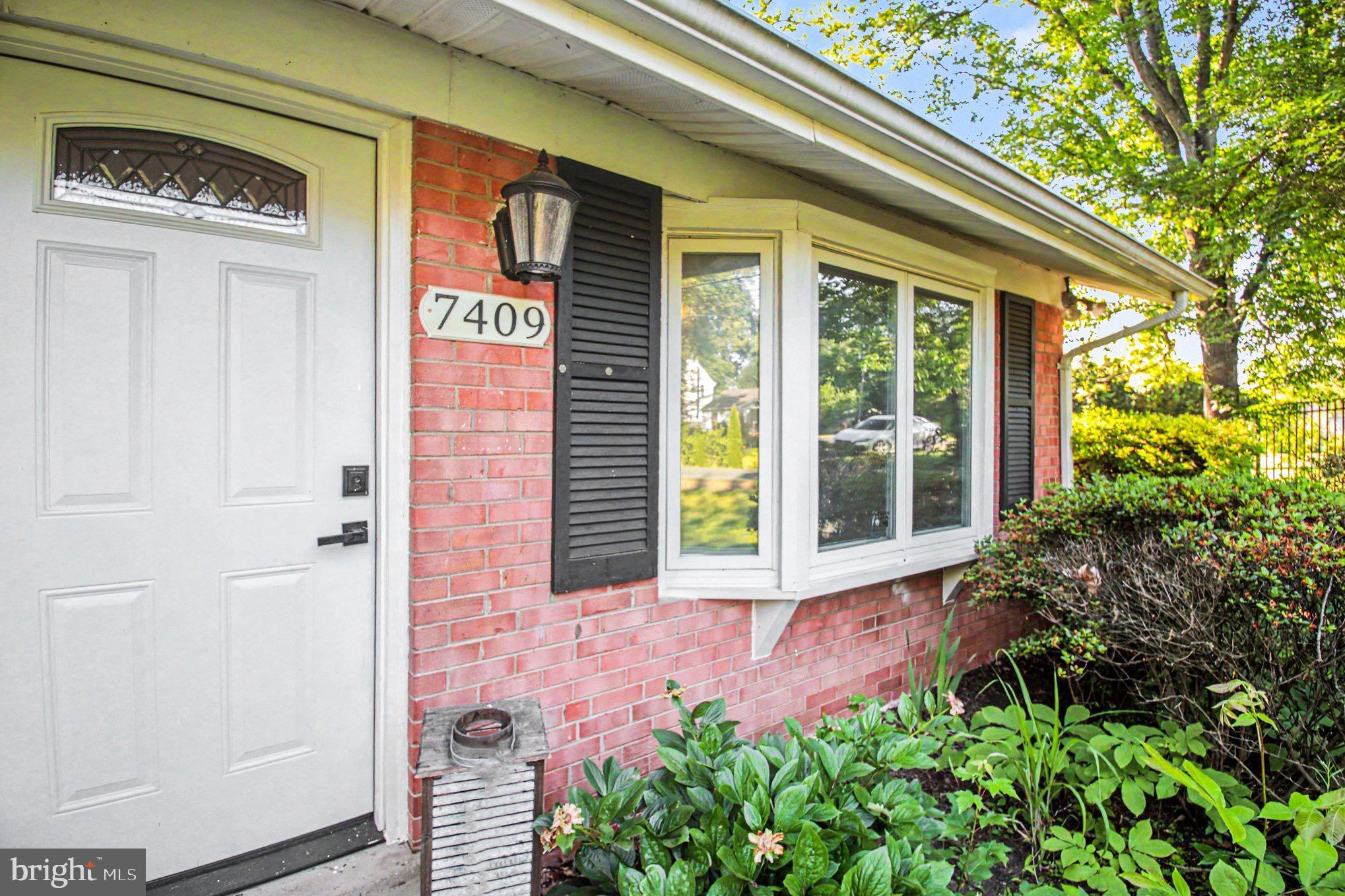 7409 LAKE DRIVE