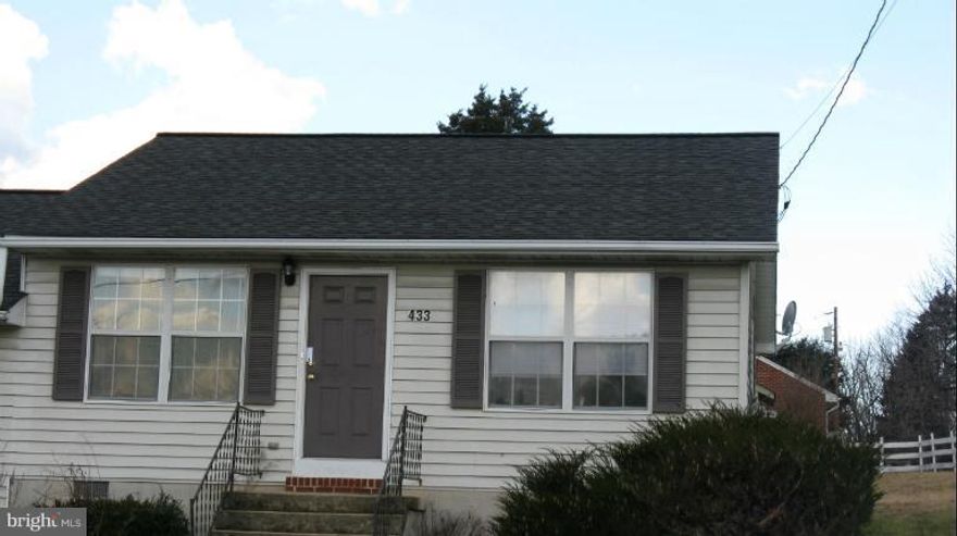 Two-bedroom duplex with beautiful views. No pets and non-smoking.