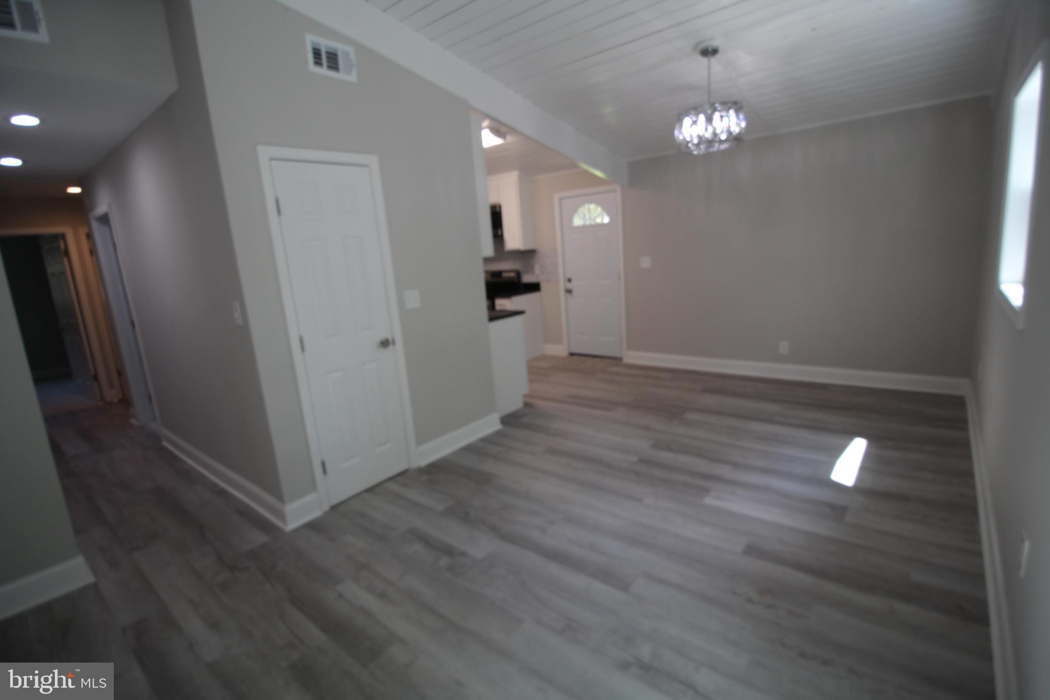 WHEATON CREST - Residential