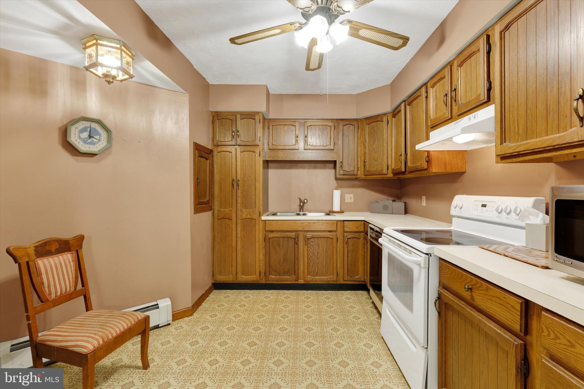 RIVER HILLS - Residential