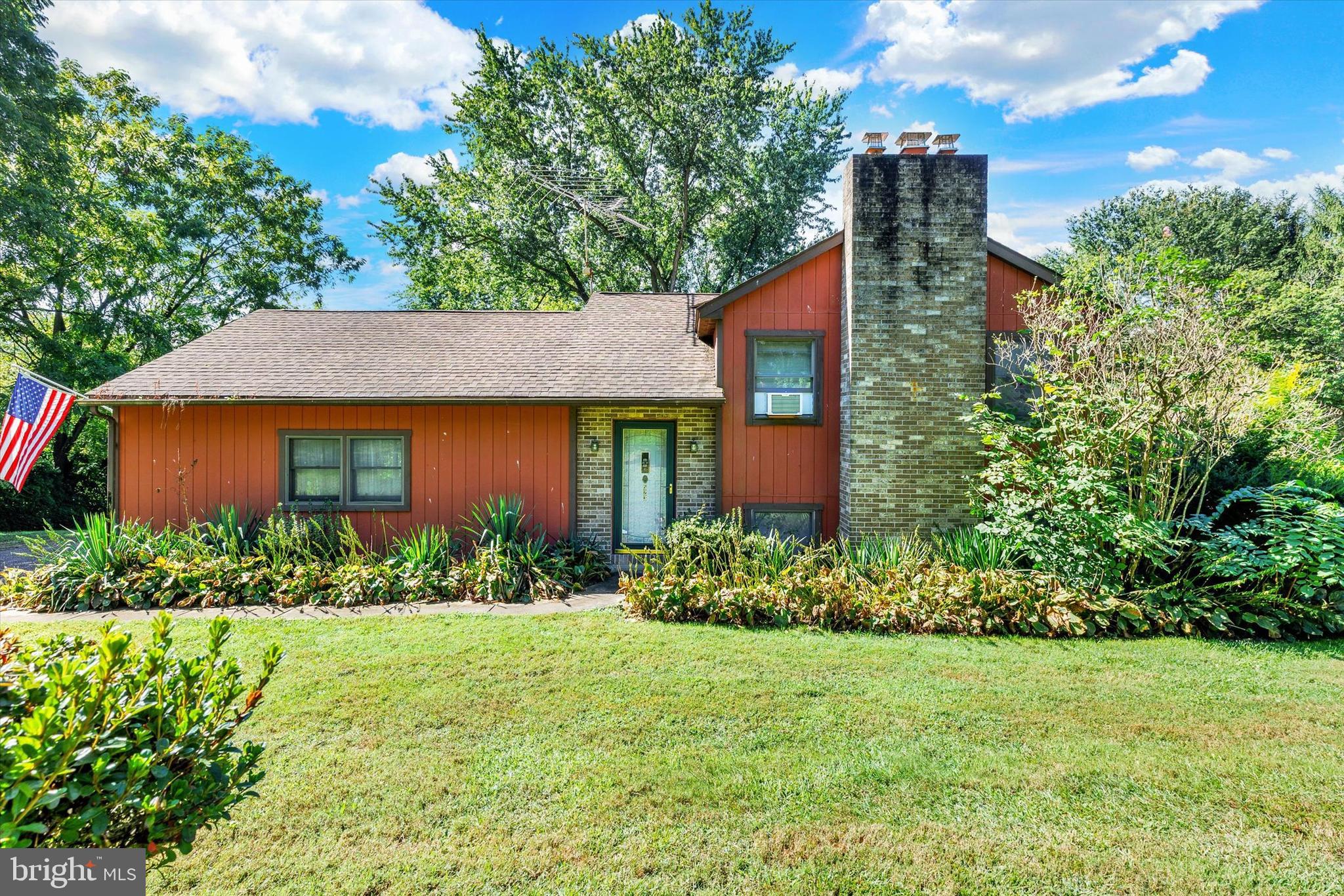 RIVER HILLS - Residential