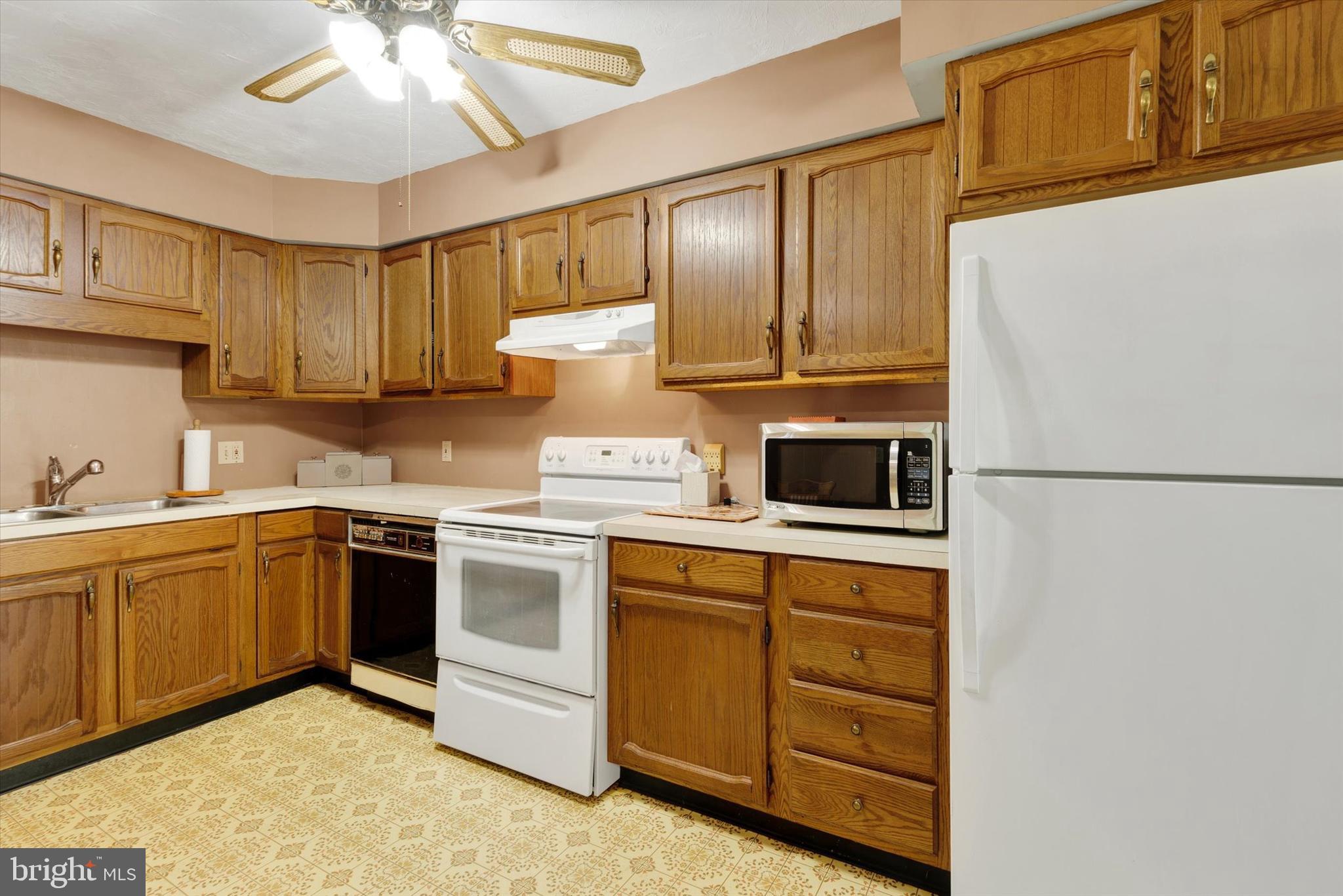 RIVER HILLS - Residential