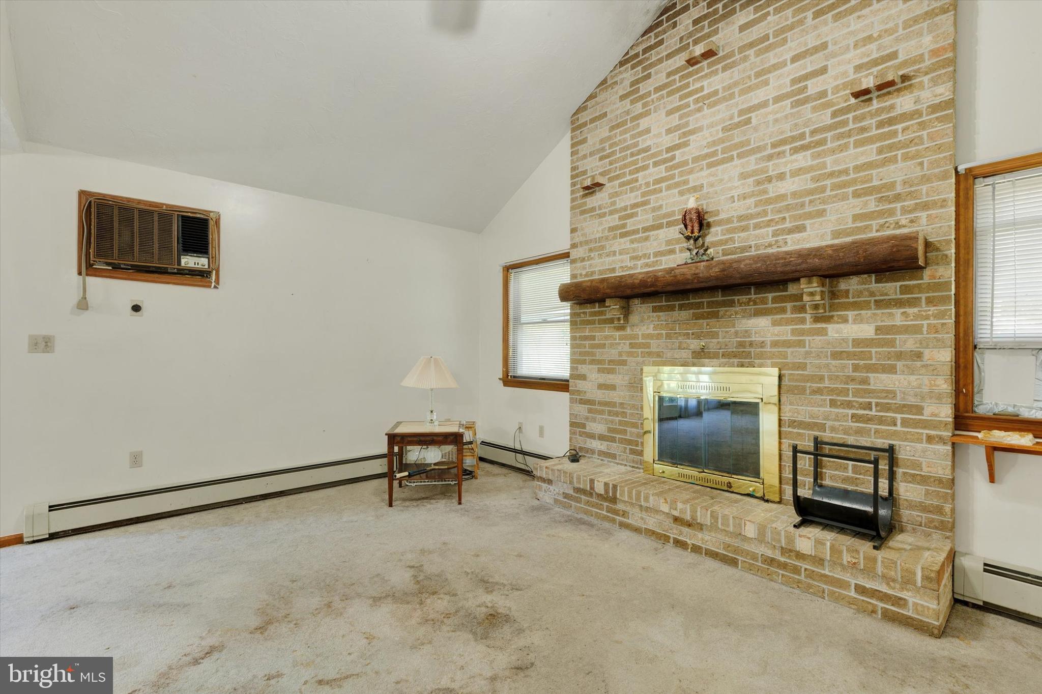 RIVER HILLS - Residential