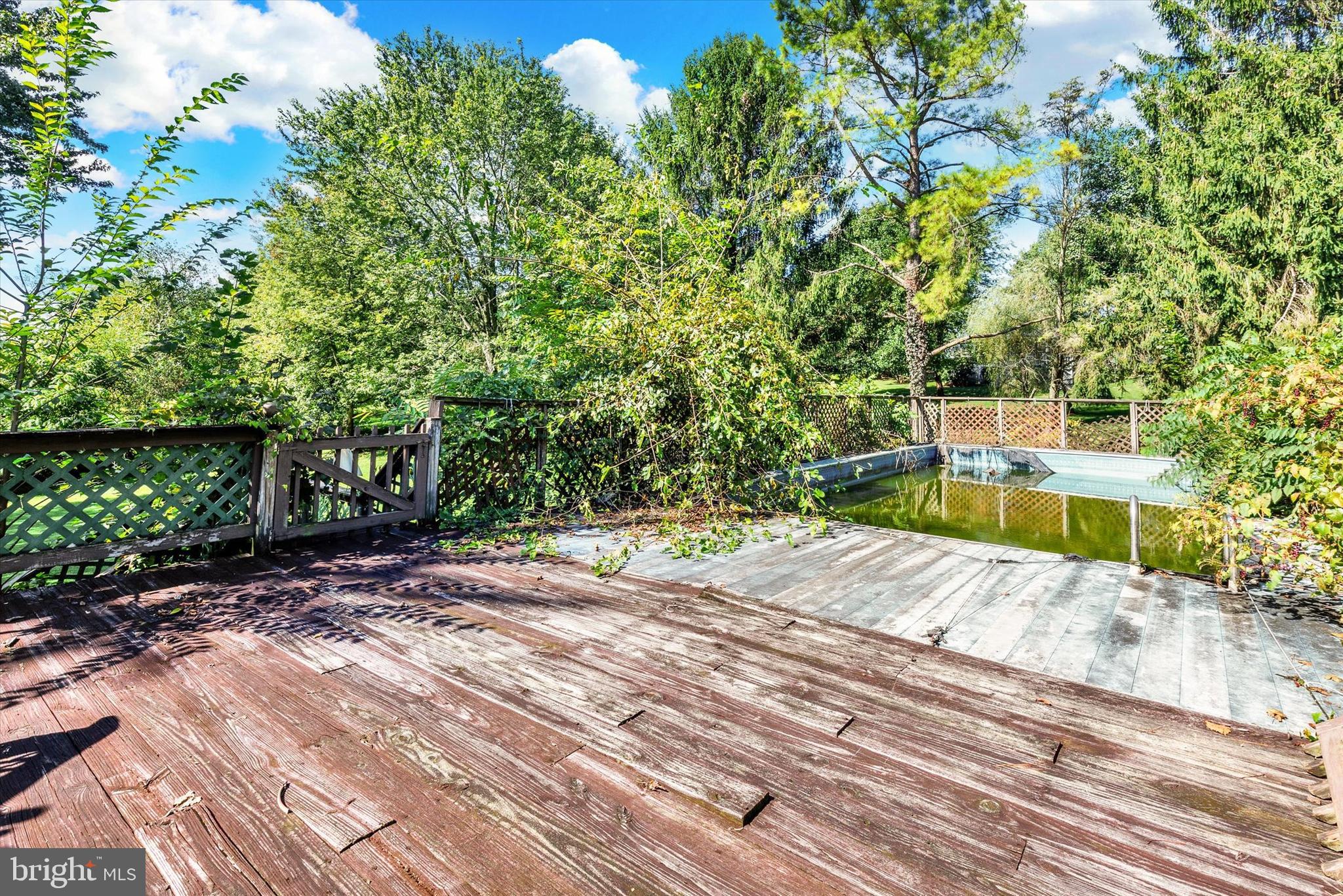 RIVER HILLS - Residential