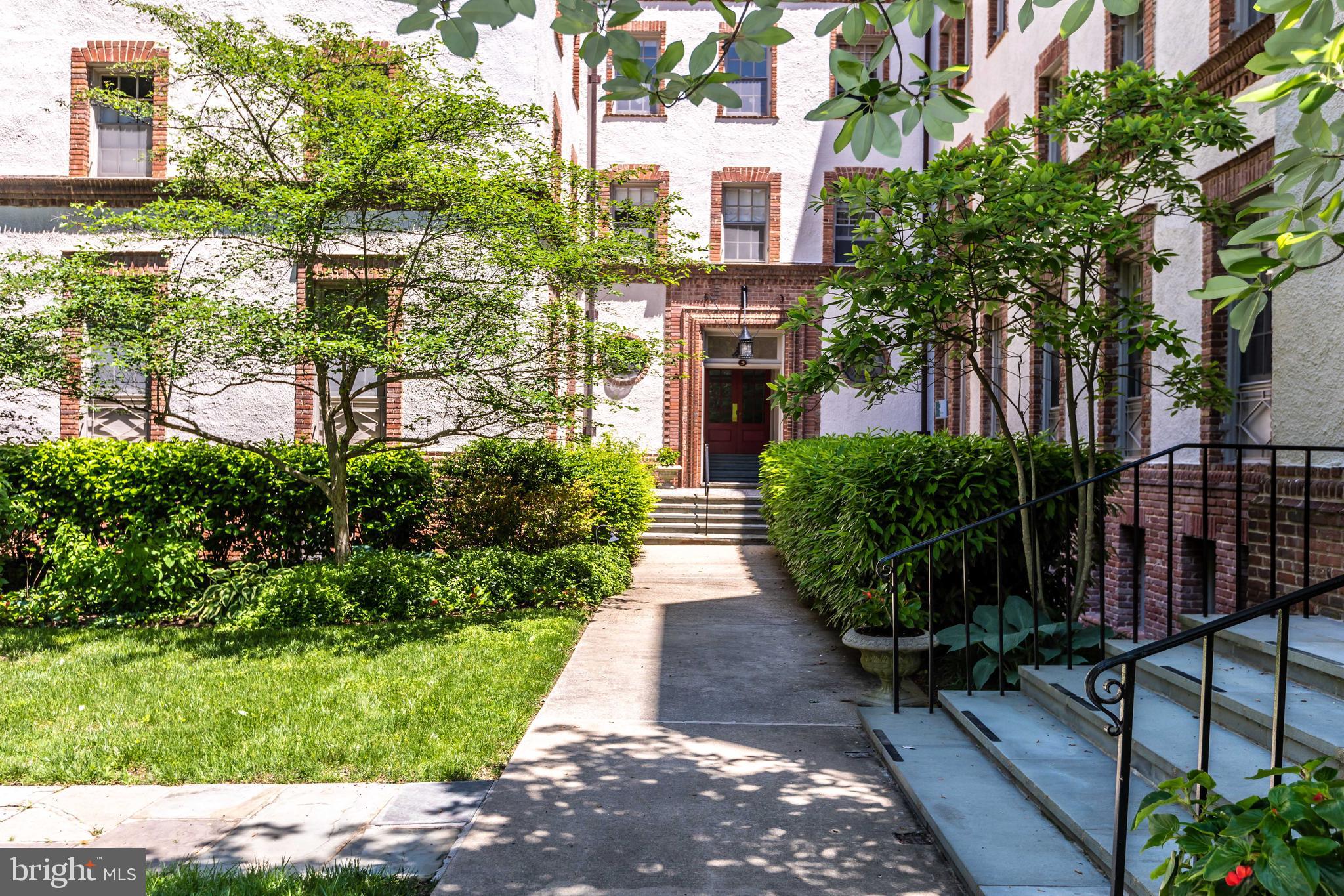 ROLAND PARK - Residential