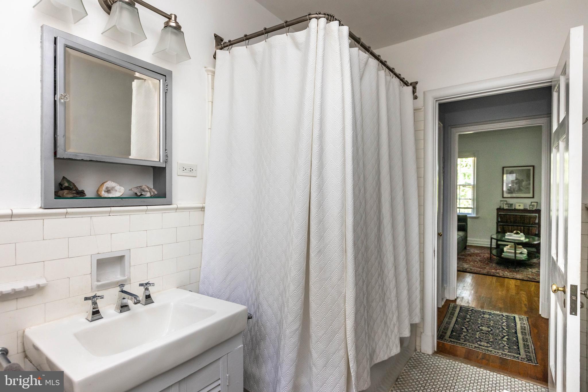 ROLAND PARK - Residential