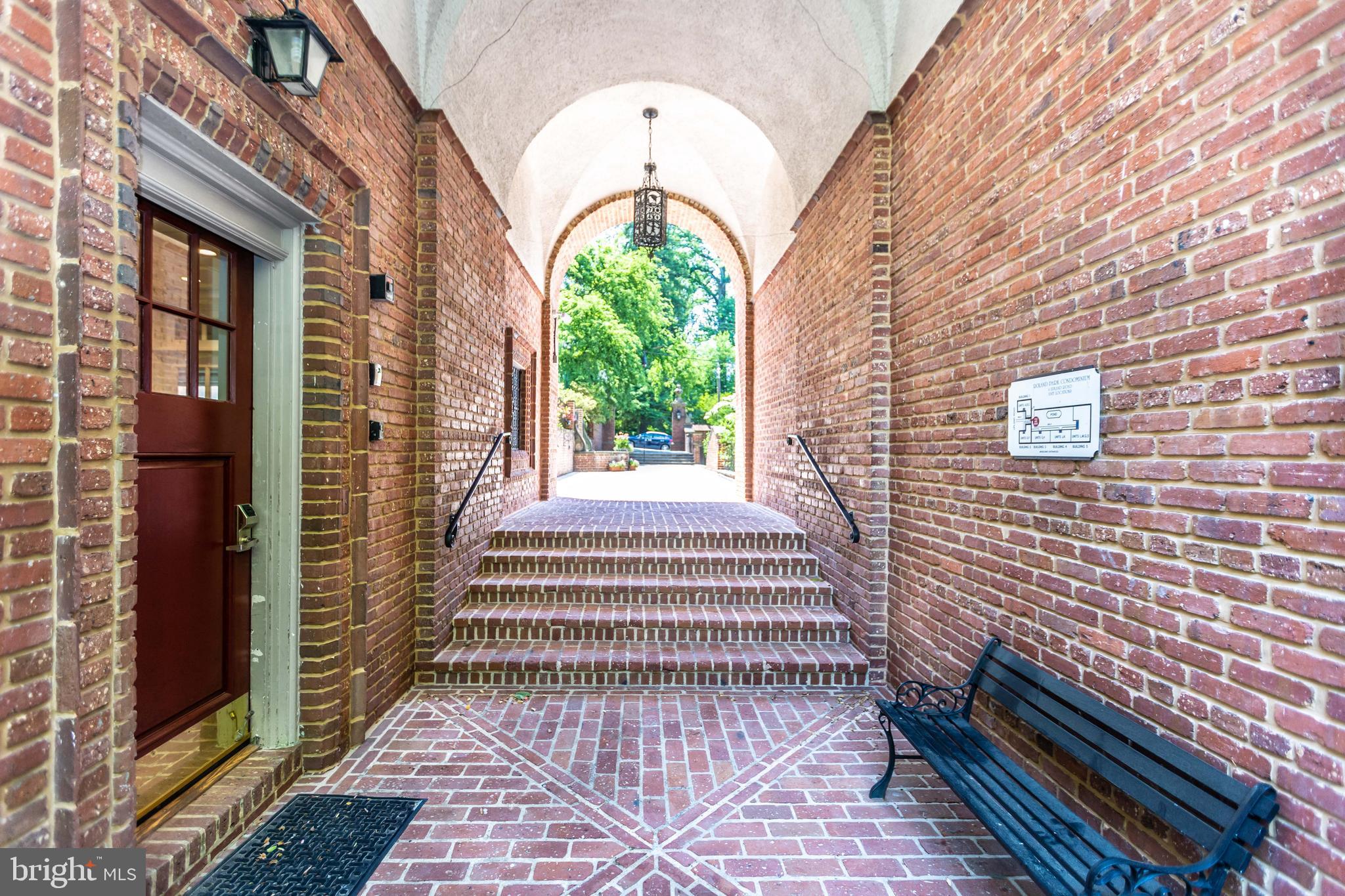 ROLAND PARK - Residential