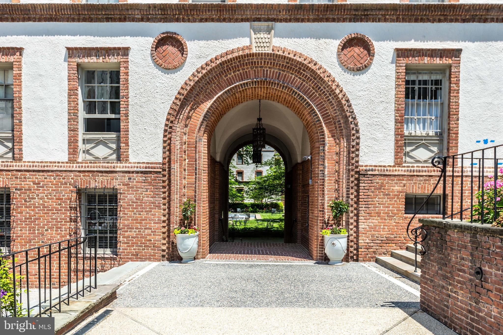 ROLAND PARK - Residential