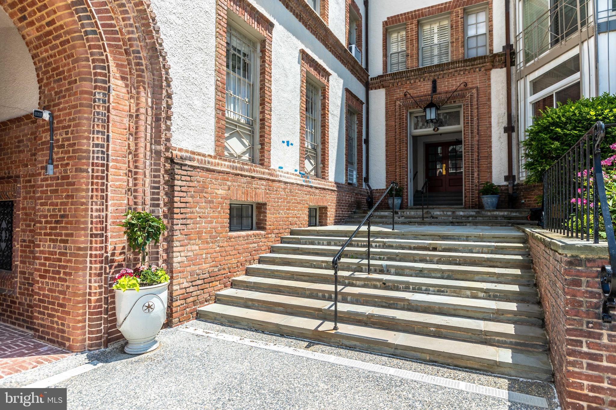 ROLAND PARK - Residential